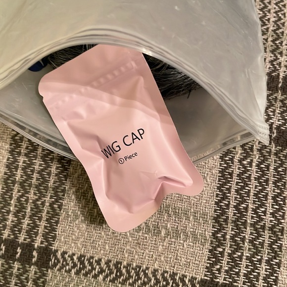 Grey curls wig. Beautiful. New, never out of package - Picture 5 of 5